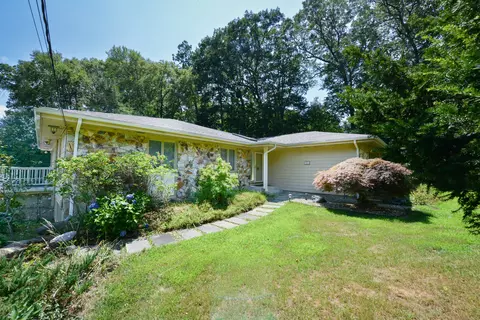 123 El Toro Dr, Bristol, CT 06010