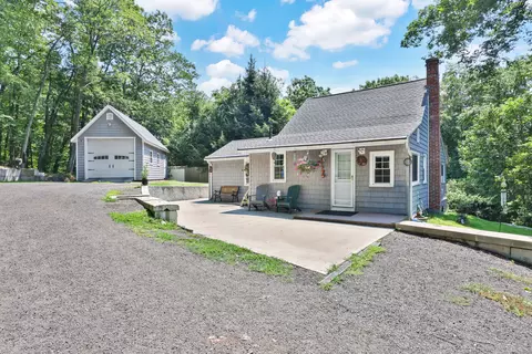 17 County Rd, Somers, CT 06071