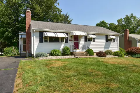 10 Trumbull St, Newington, CT 06111