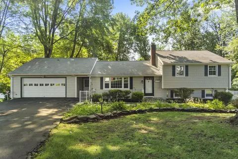 1464 Tuttle Ave, Wallingford, CT 06492