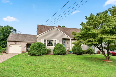 4 Saint Thomas St, Enfield, CT 06082
