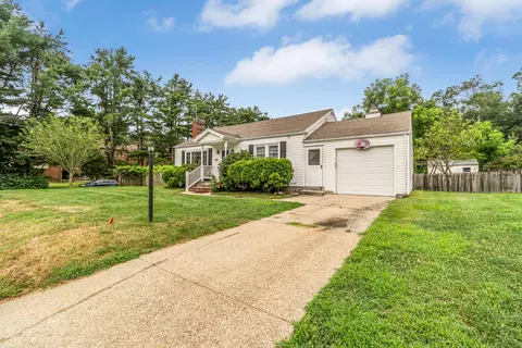 4 Curtis St, Norwich, CT 06360