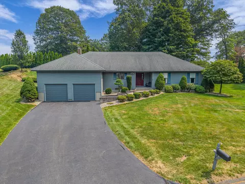 90 Haren Dr, Rocky Hill, CT 06067