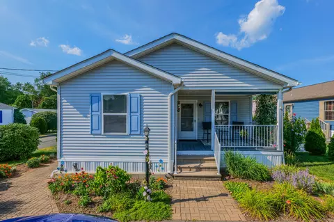 8 Hemlock Rd, Southington, CT 06489