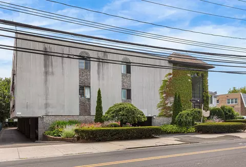 697 Cove Rd #2C, Stamford, CT 06902