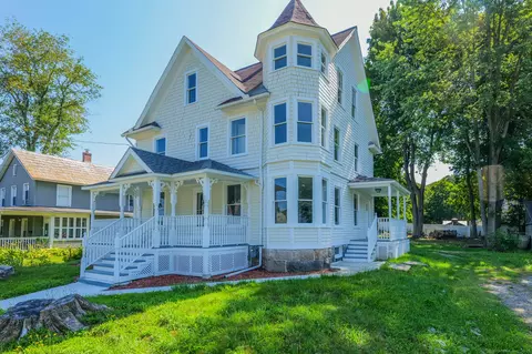 51 Pratt St, Winchester, CT 06098