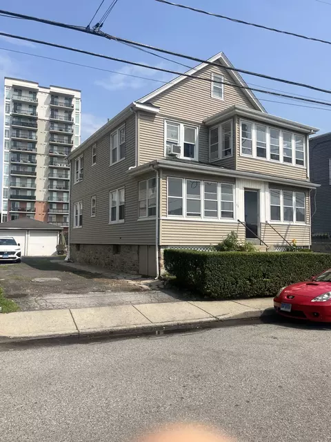 48 Manor St, Stamford, CT 06902