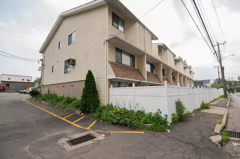 51 W Washington Ave #51, Stamford, CT 06902