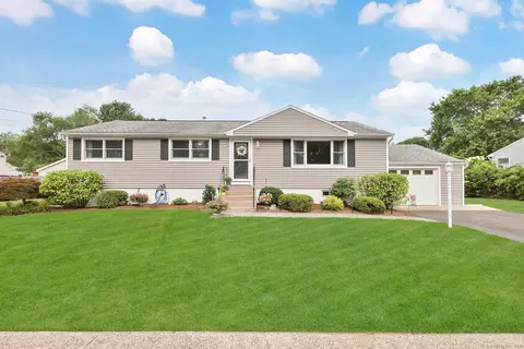 18 Williamson Rd, Hamden, CT 06517