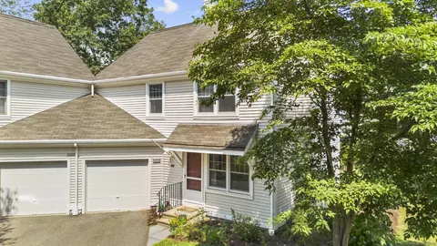 906 Briarwood Ct #906, Rocky Hill, CT 06067