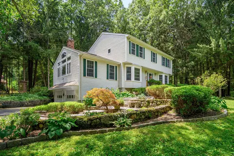 10 Kristy Dr, Bethel, CT 06801