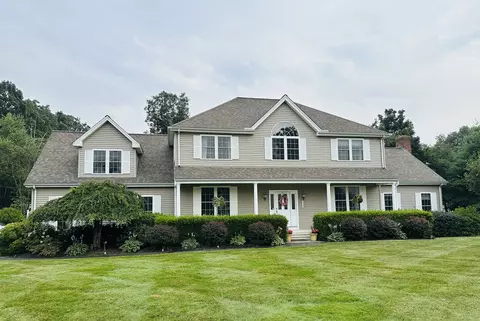 138 Windermere Ridge Dr, Southington, CT 06489
