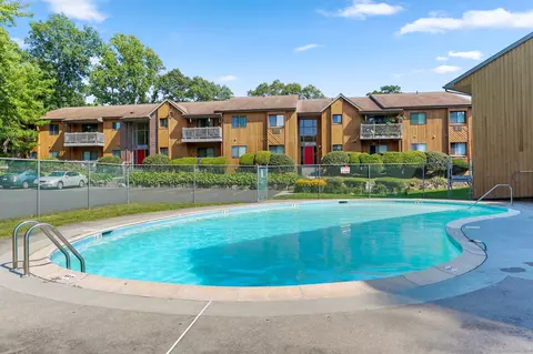 48 Riverview Dr #48, Bridgeport, CT 06606