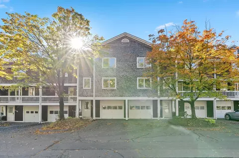 116 Songbird Ln #116, Farmington, CT 06032