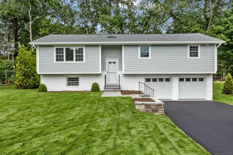64 Amherst Pl, Stamford, CT 06902
