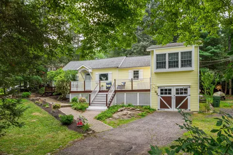 16 Flak Ln, New Fairfield, CT 06812