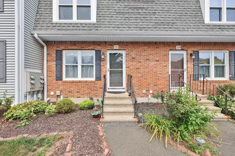 131 Summerhill Rd #131, Wallingford, CT 06492