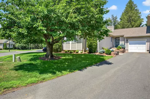 1006 Meadowview Dr #1006, East Windsor, CT 06088