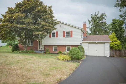 12 Heritage Hill Rd, Branford, CT 06405
