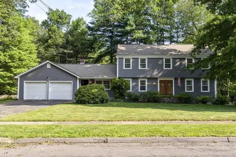 136 Lincoln Dr, Glastonbury, CT 06033