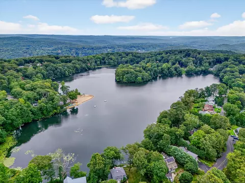 58 Carol St, Danbury, CT 06810