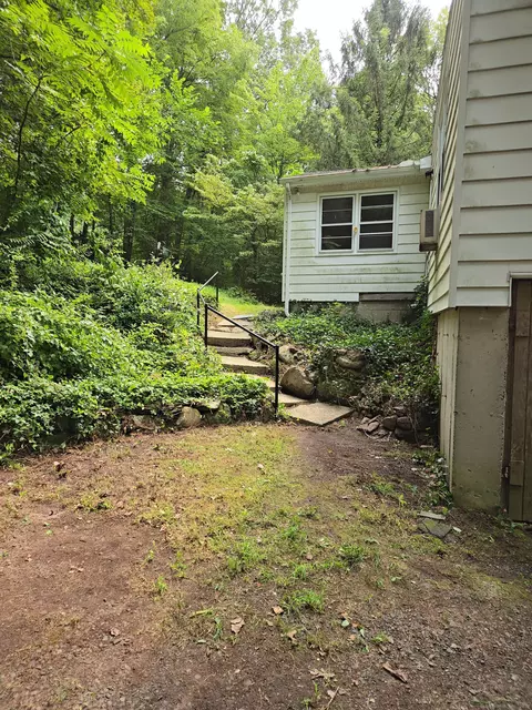 261 S Brooksvale Rd, Cheshire, CT 06410