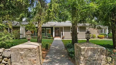 10 Comstock Hill Ave, Norwalk, CT 06850