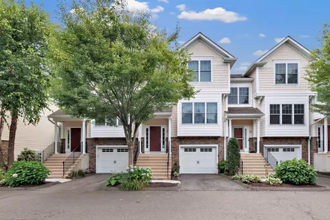 1102 Woodland Hills Dr #1102, Trumbull, CT 06611