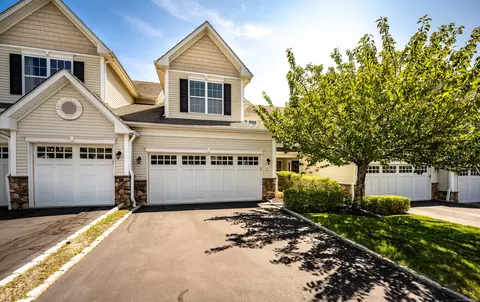 18 Hidden Brook Trl #18, Bethel, CT 06801
