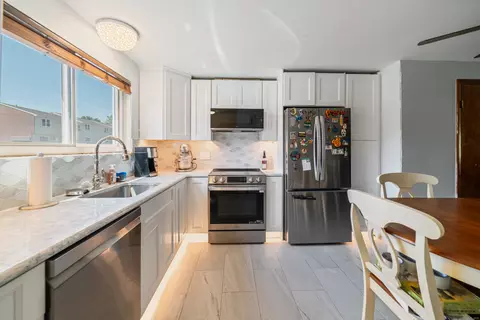 1081 New Haven Rd #14A, Naugatuck, CT 06770