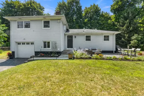 10 Walker Ct, Greenwich, CT 06831