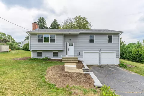 55 Mohegan Rd, Groton, CT 06340