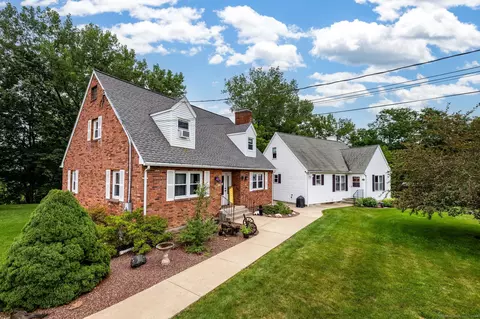5 Ravine St, Windsor Locks, CT 06096