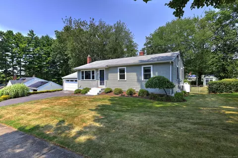 64 Oriole Ln, Milford, CT 06460
