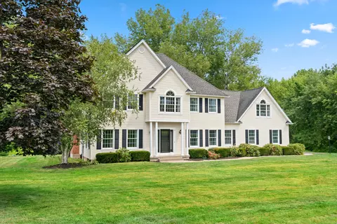 10 Harbourside Dr, Suffield, CT 06078