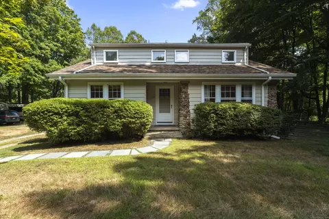 43 Newton Rd, Woodbridge, CT 06525