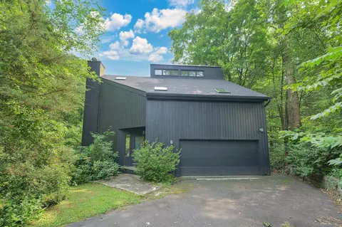 59 Lovelace Dr, West Hartford, CT 06117