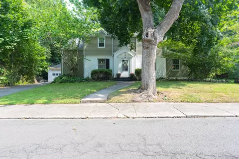 15 Robin Ln, New Haven, CT 06515