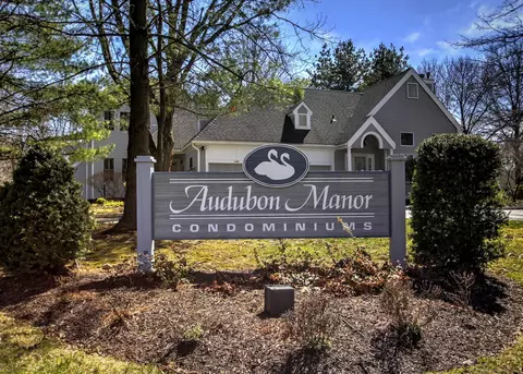 4 Manor House Ln #4, Milford, CT 06461
