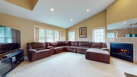 50 Katherine Ct #50, Shelton, CT 06484
