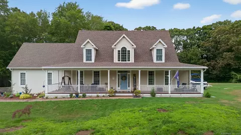 25 Comstock Trl, East Hampton, CT 06424