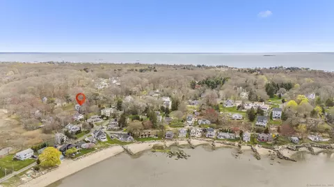 35 Bayberry Ln, Guilford, CT 06437