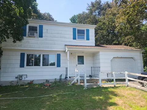 2 Scenic Dr, Uncasville, CT 06382