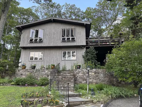 87 Carol St, Danbury, CT 06810