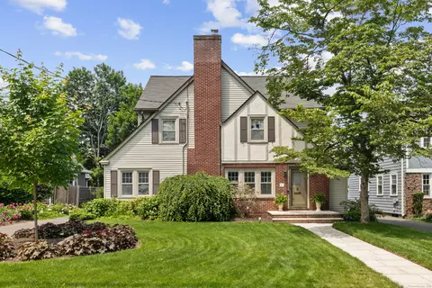 40 Linnard Rd, West Hartford, CT 06107