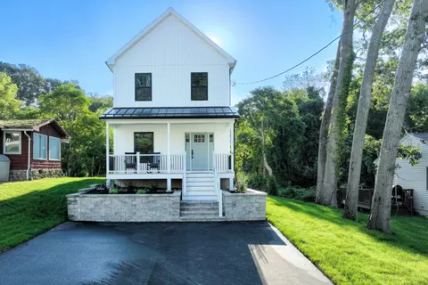 99 Spring Glen Rd, Niantic, CT 06357