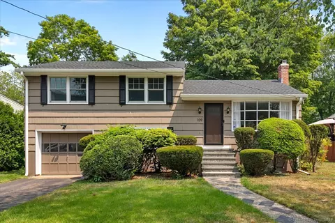 109 Brooklawn Cir, New Haven, CT 06515