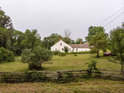 701 Squaw Rock Rd, Moosup, CT 06354