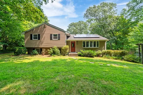 126 Glenwood Rd, Clinton, CT 06413