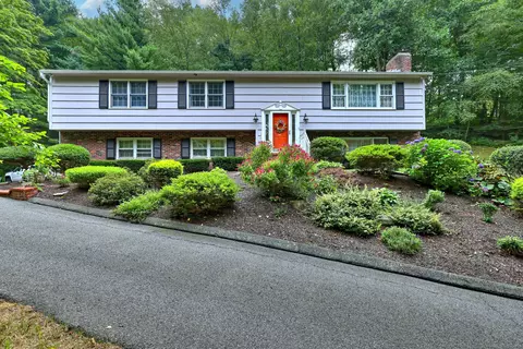 932 Amity Rd, Bethany, CT 06524